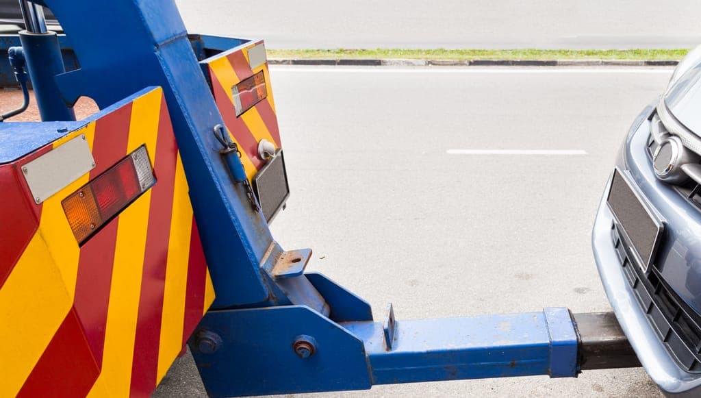 Opérateur de dépannage en intervention sur la route à Toulouse